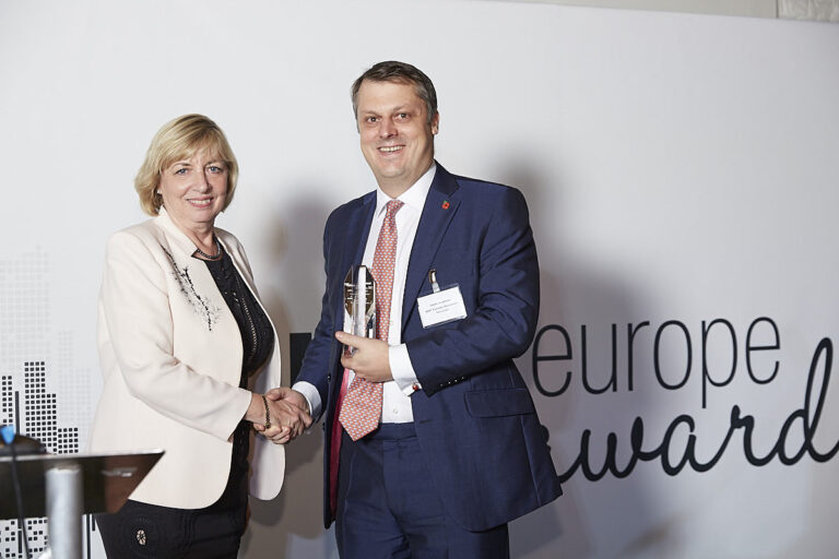 17. Custodian – BNP Paribas SS. Accepted by Mark Downing, presented by Margaret Delman.jpg